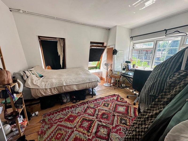 Room Belfast Road in Greater London