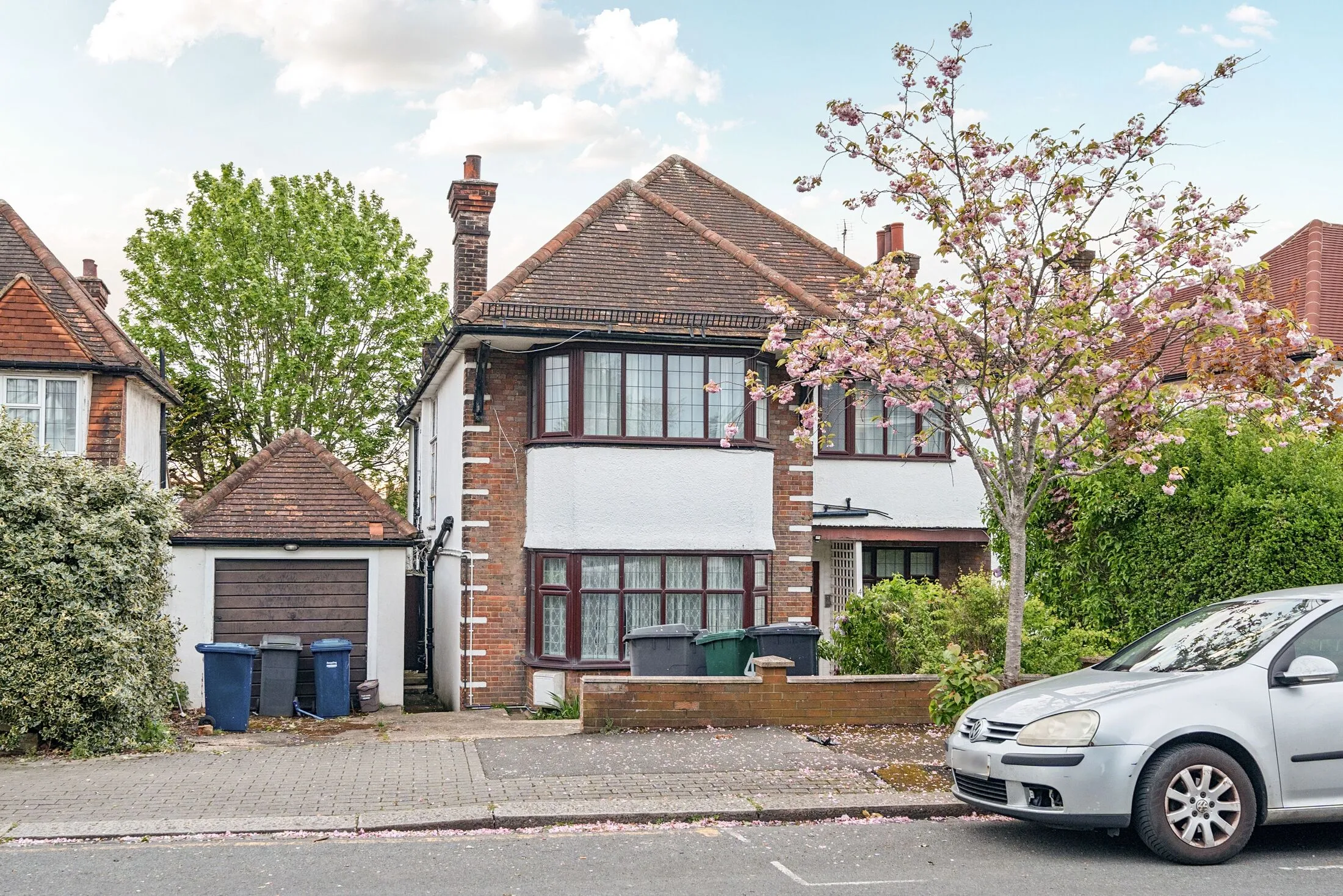 Flat Armitage Road in Greater London
