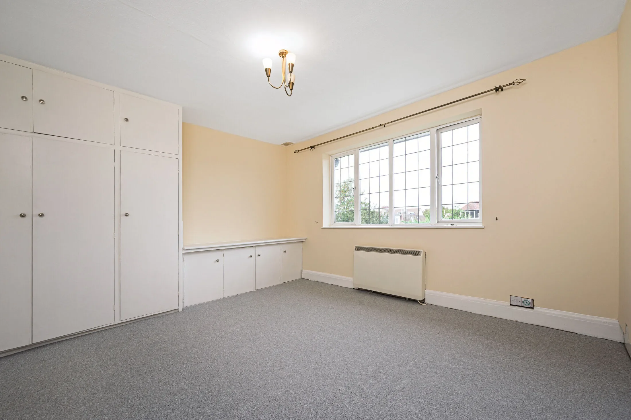 Flat Armitage Road in Greater London