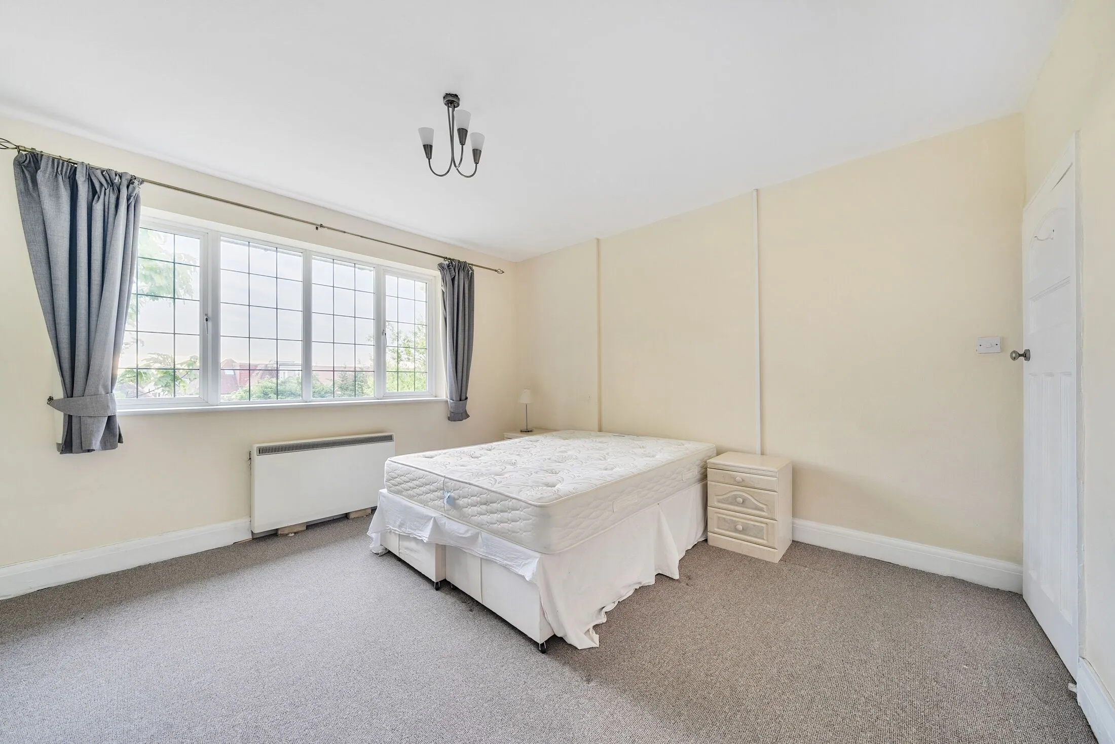 Flat Armitage Road in Greater London