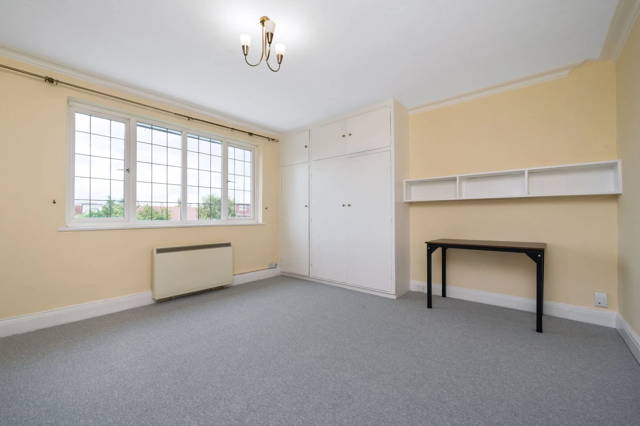 Flat Armitage Road in Greater London