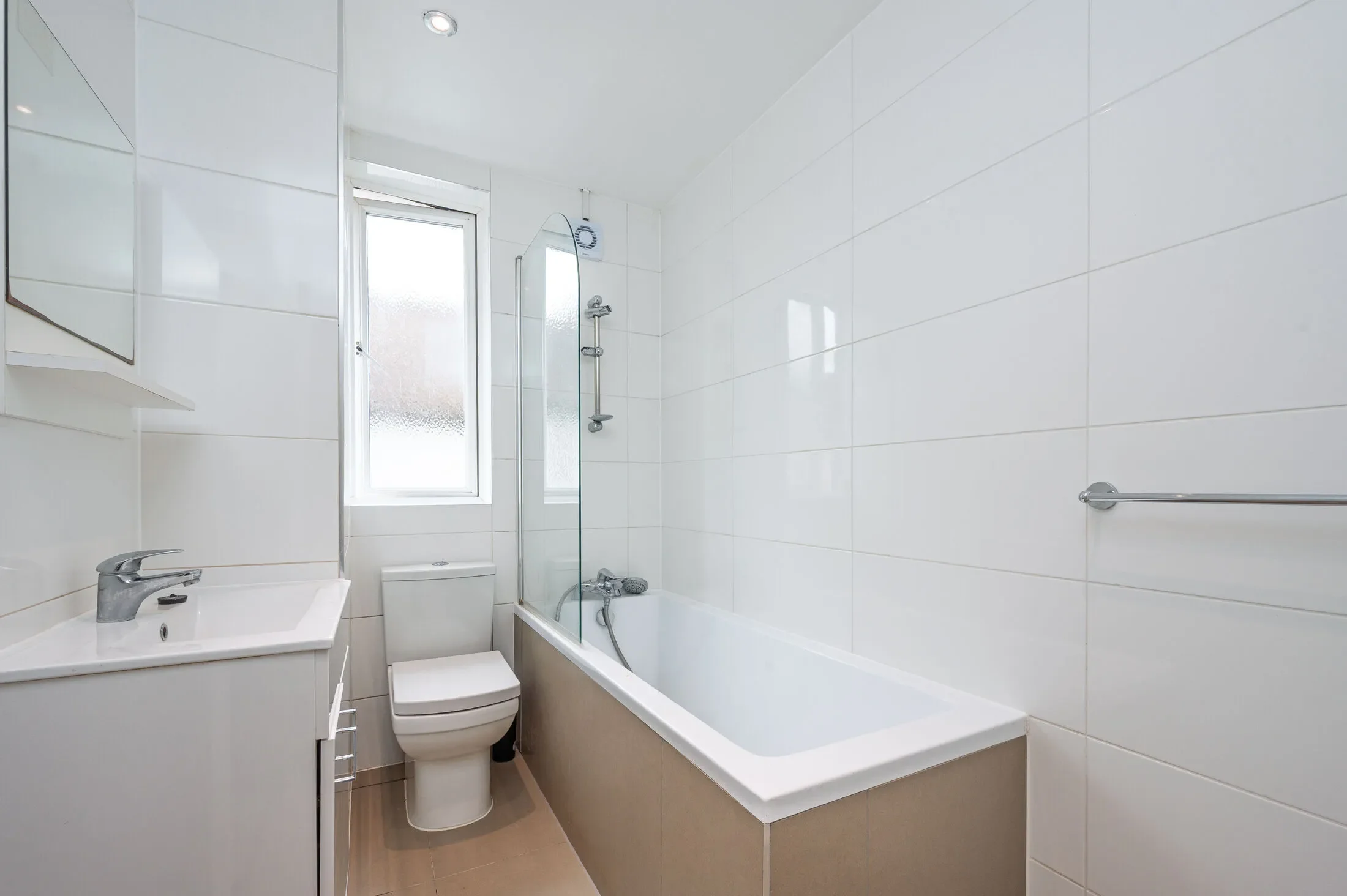 Flat Armitage Road in Greater London