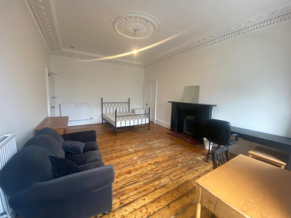 Room New Mart Road in City of Edinburgh