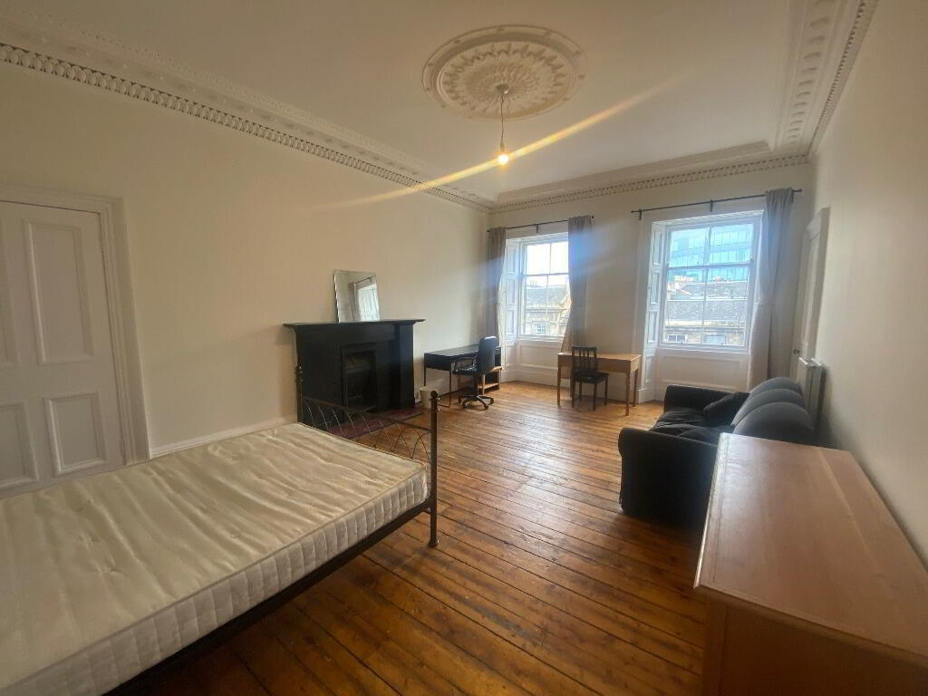 Room New Mart Road in City of Edinburgh
