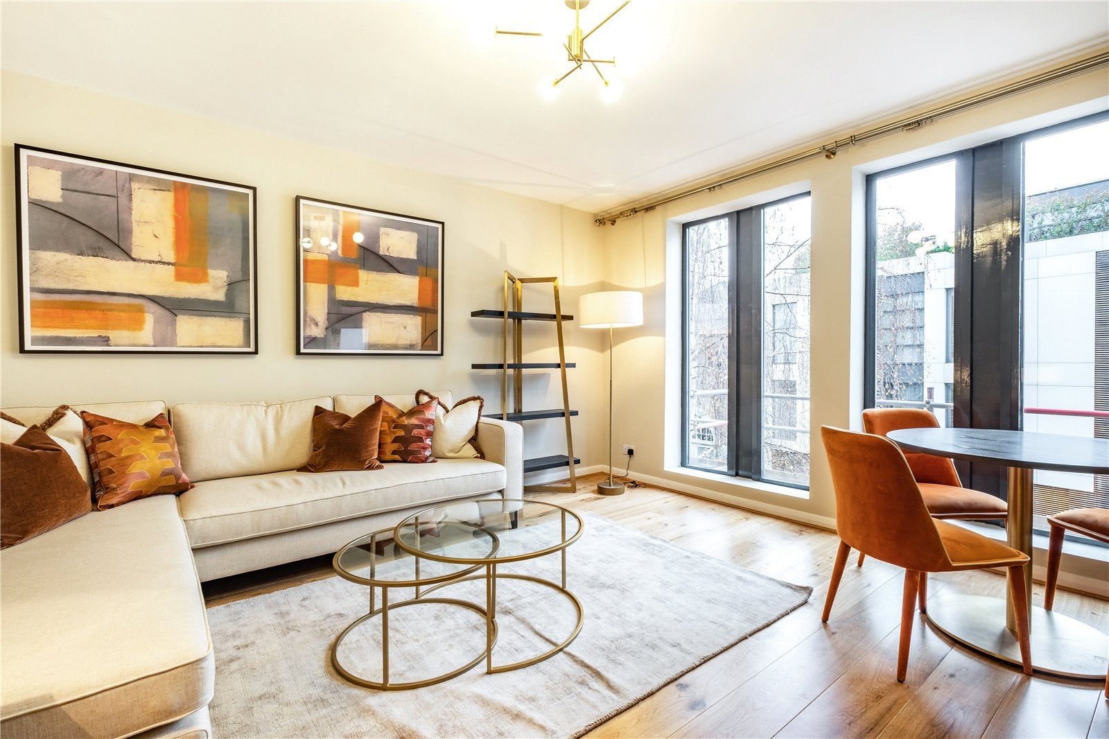 Flat Fulham Road in Greater London