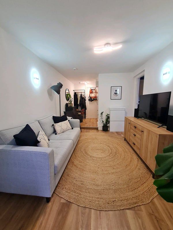 Flat Dunlace Road in Greater London