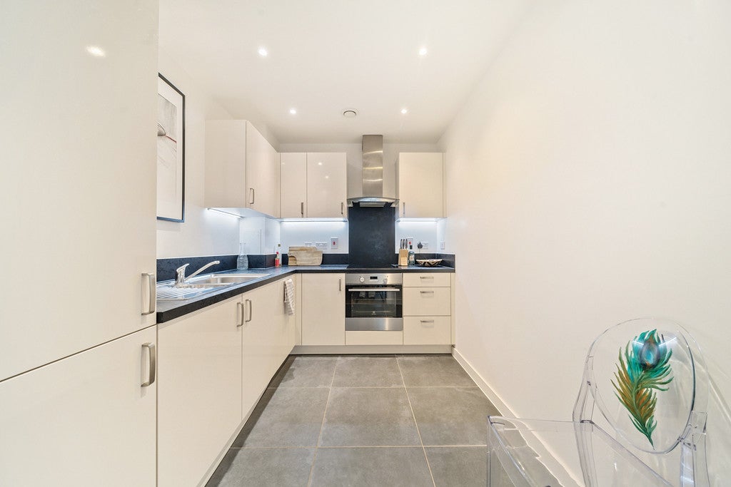 Flat Commercial Road in Greater London