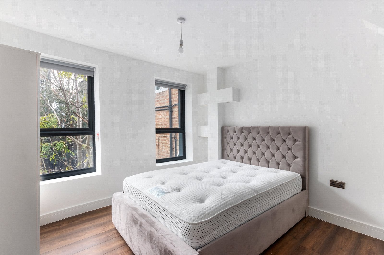 Flat Pirbright Road in Greater London