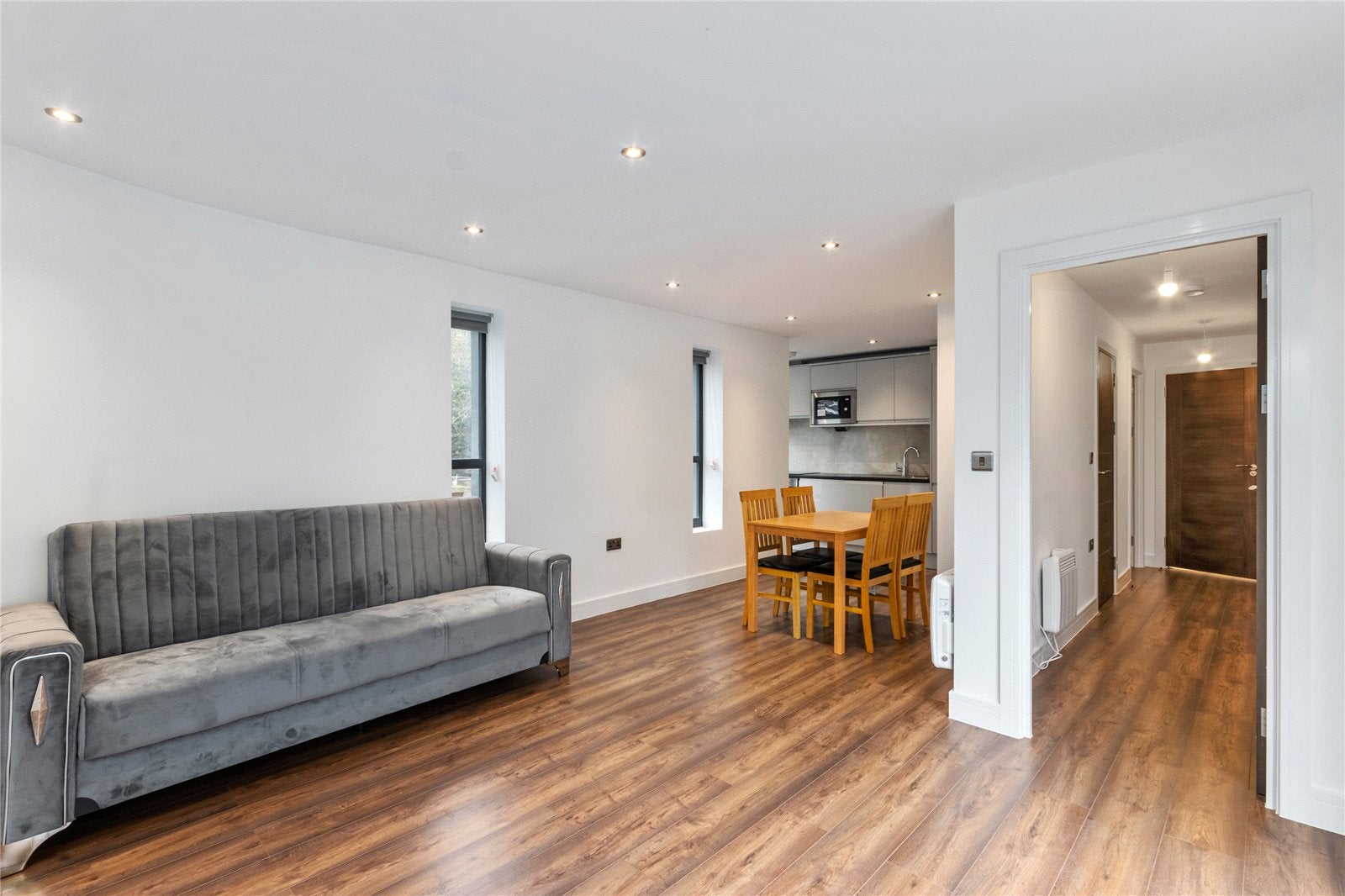 Flat Pirbright Road in Greater London