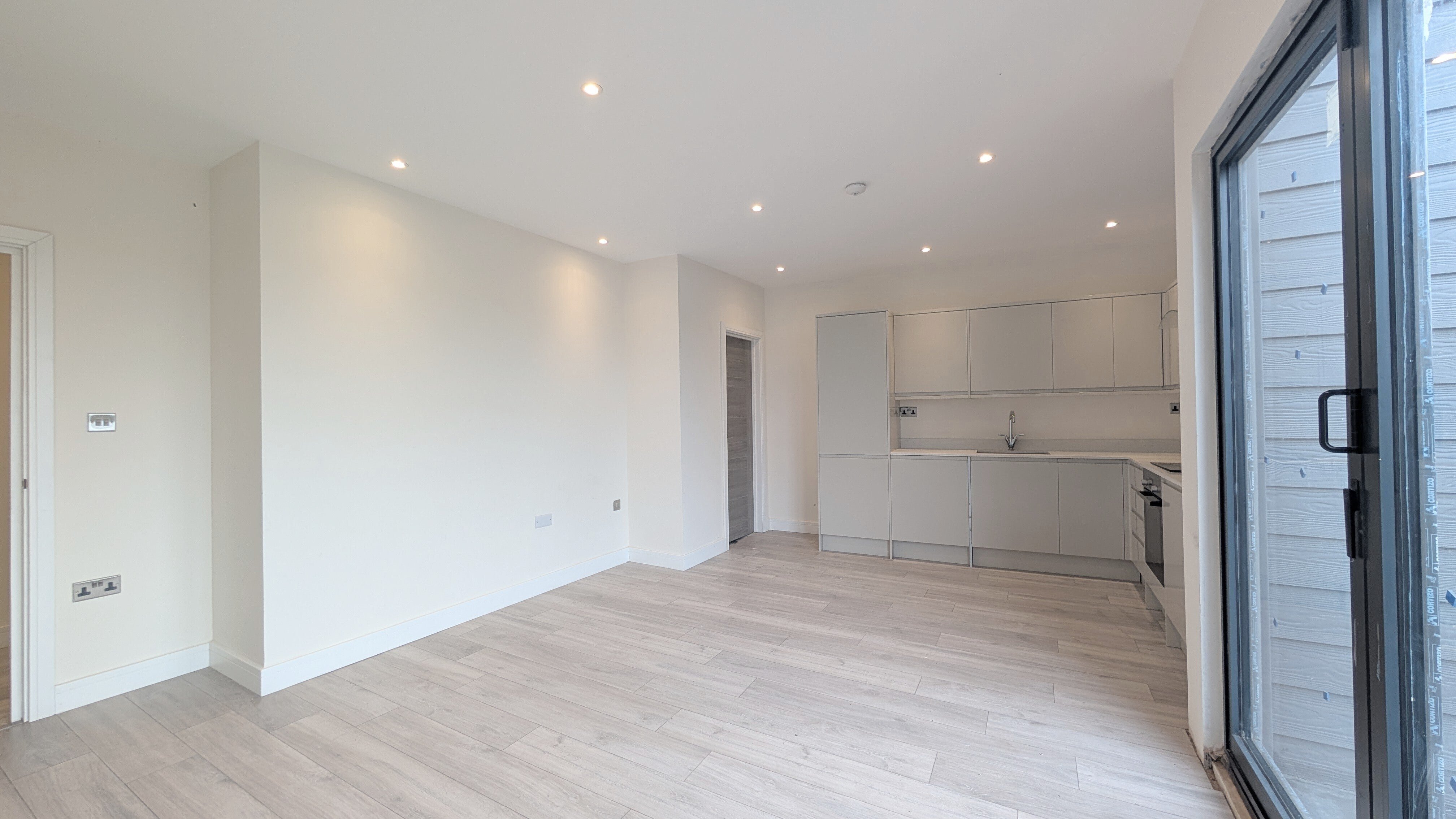 Flat Northolt Road in Greater London