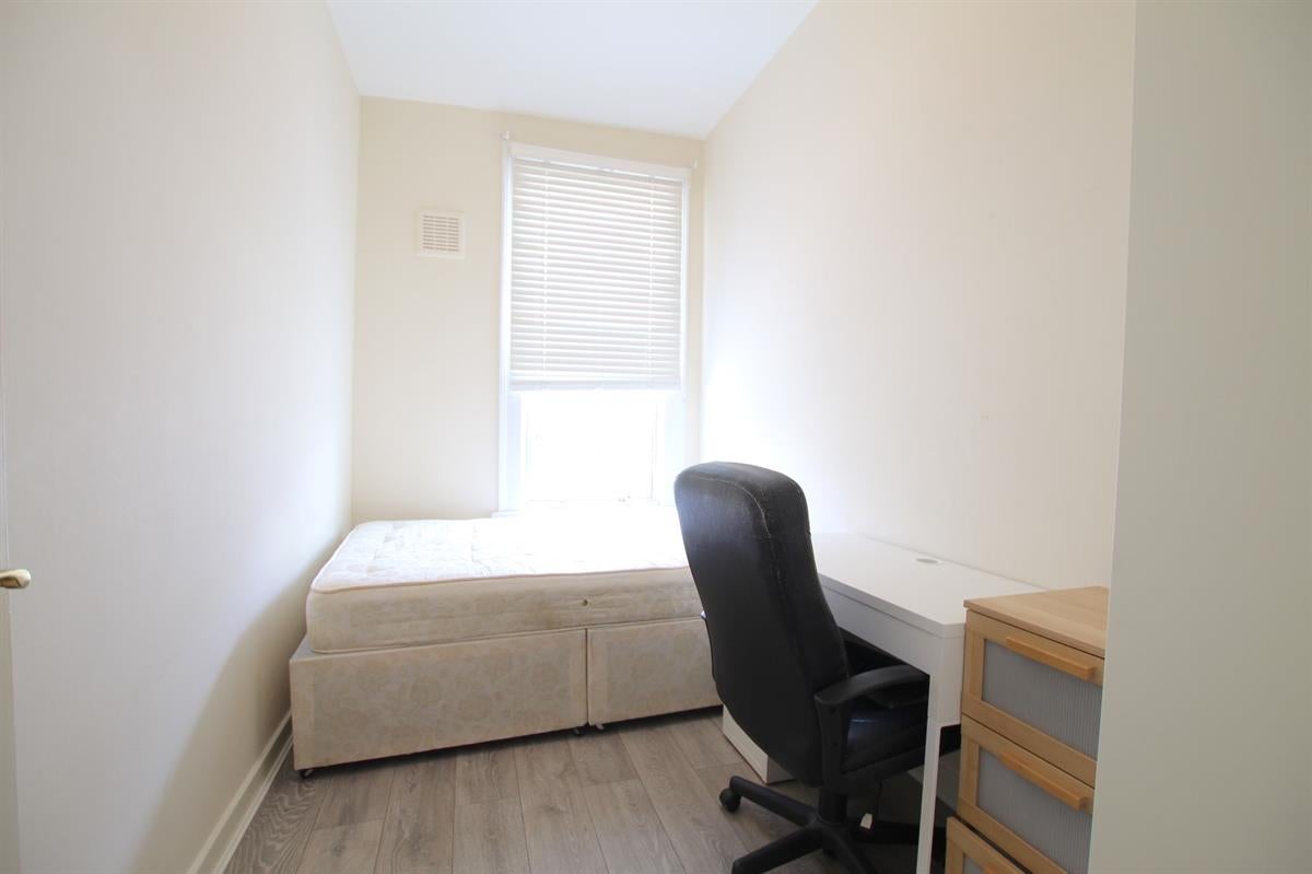 Flat Caledonian Road in Greater London