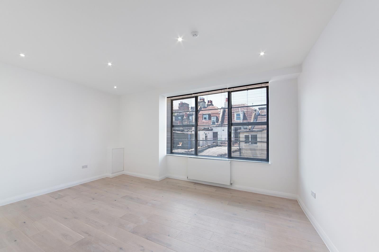 Flat Kingsland Road in Greater London