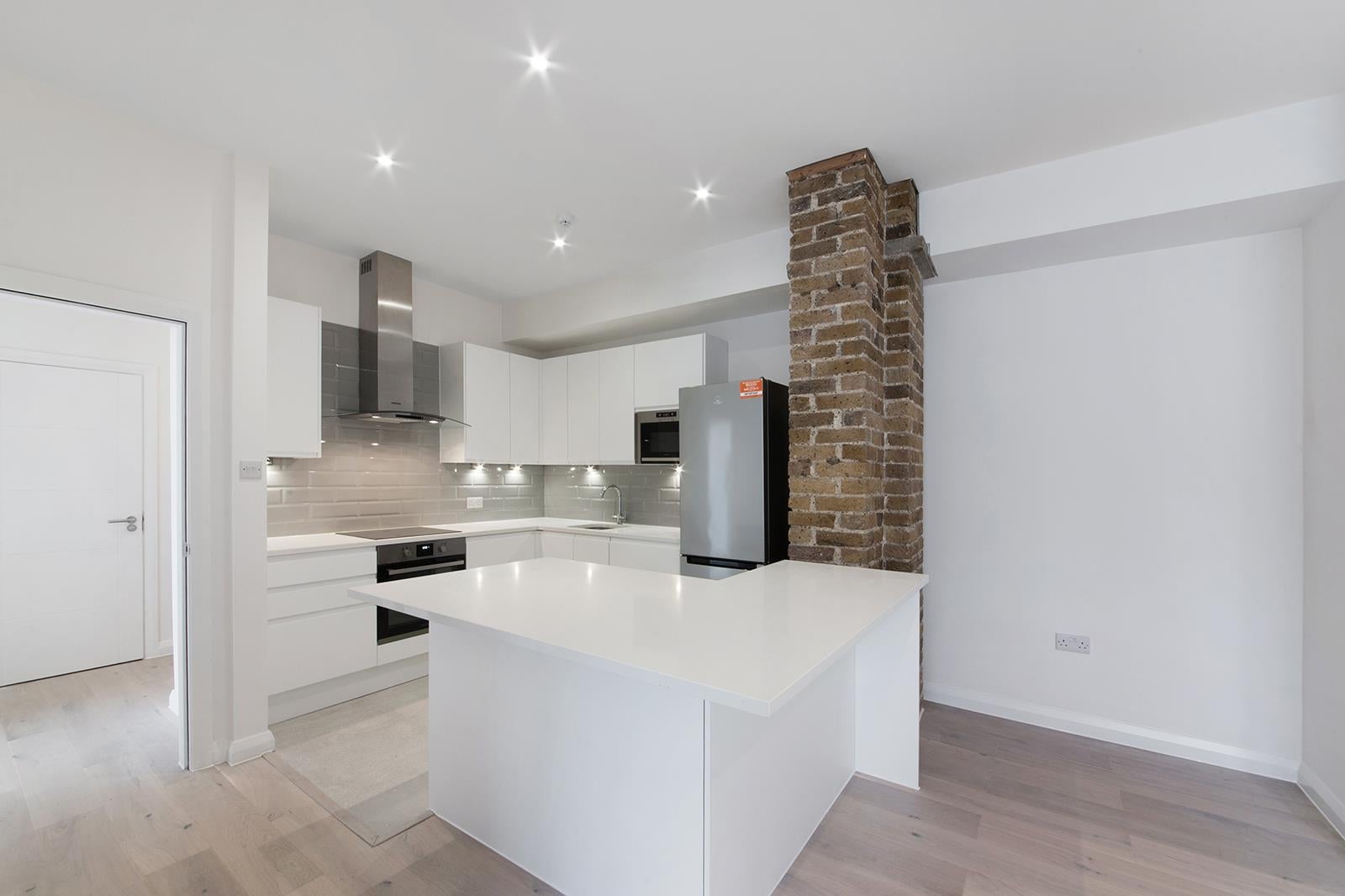 Flat Kingsland Road in Greater London