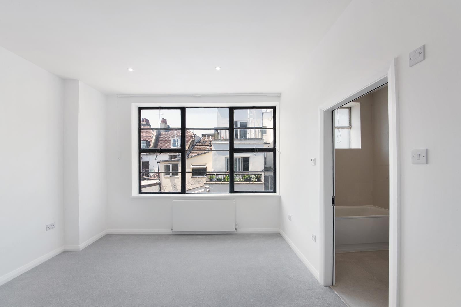 Flat Kingsland Road in Greater London