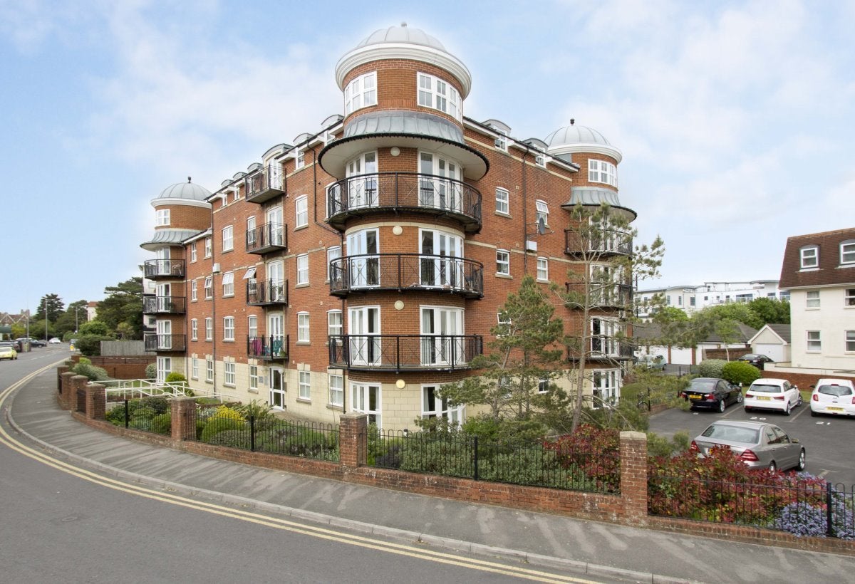 Flat Percy Road in Bournemouth