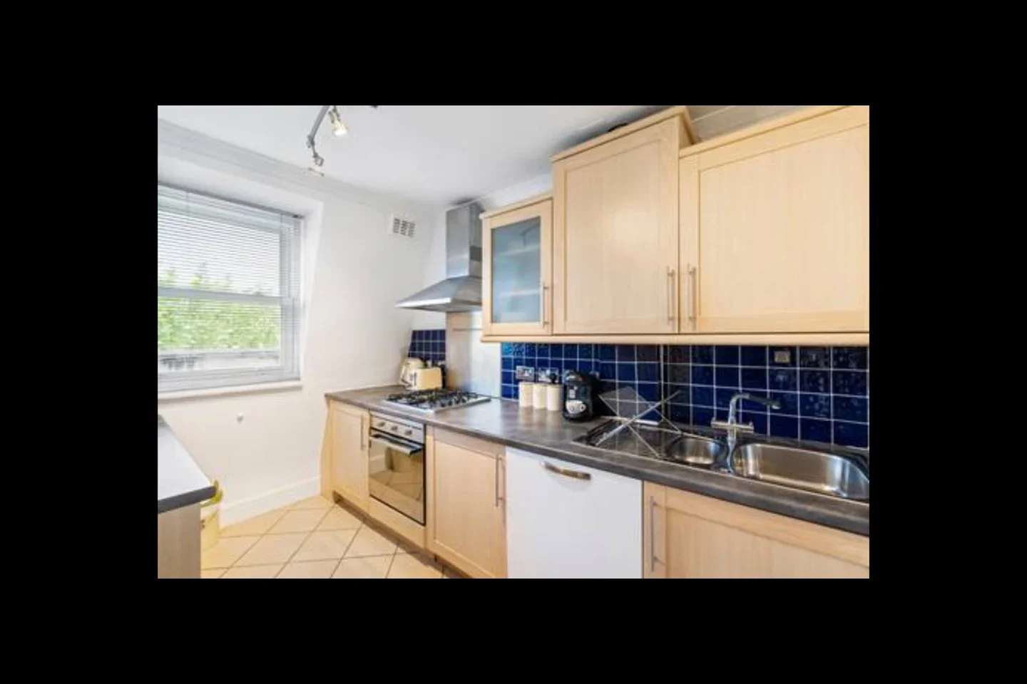 Flat Elgin Avenue in City of Westminster