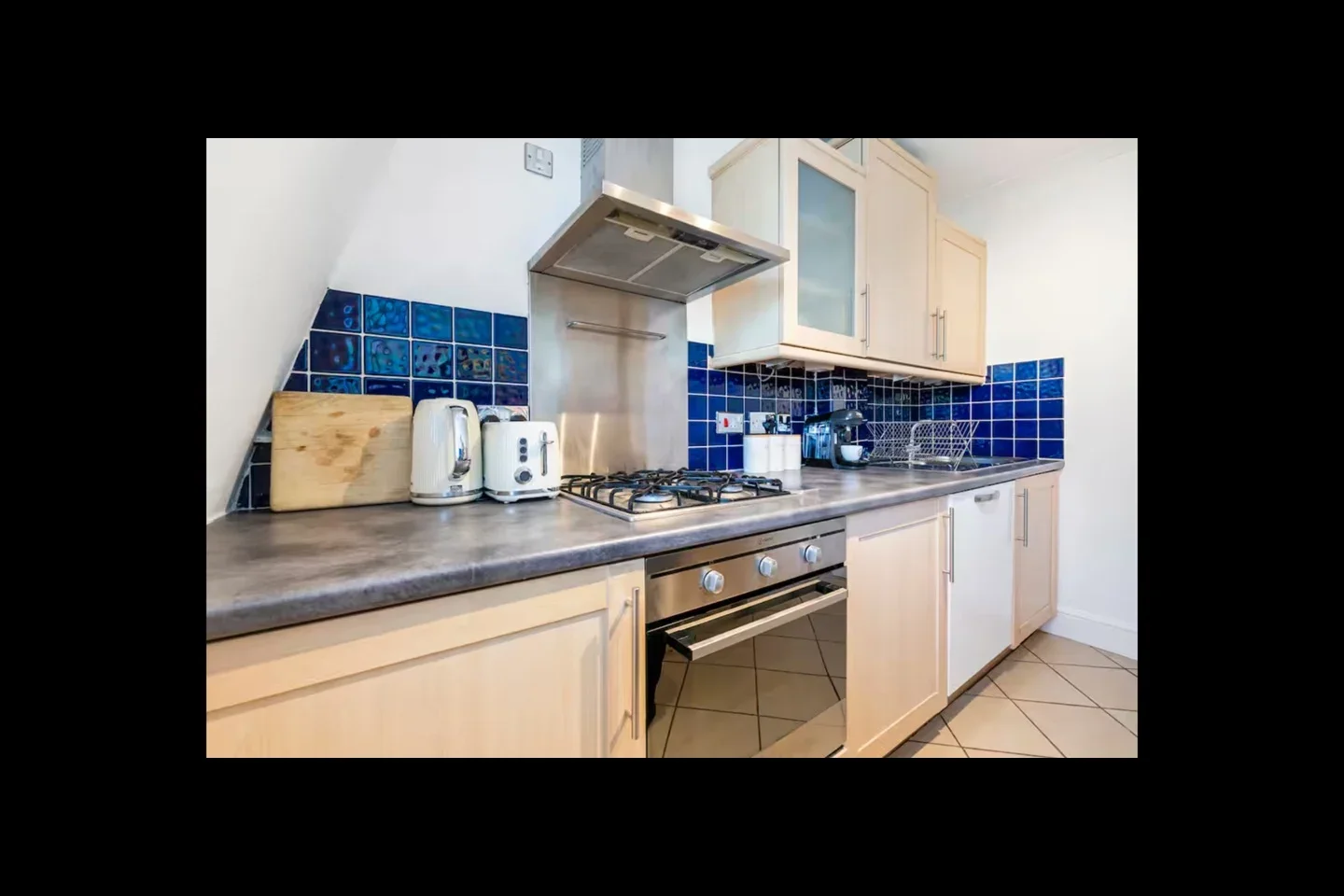 Flat Elgin Avenue in City of Westminster