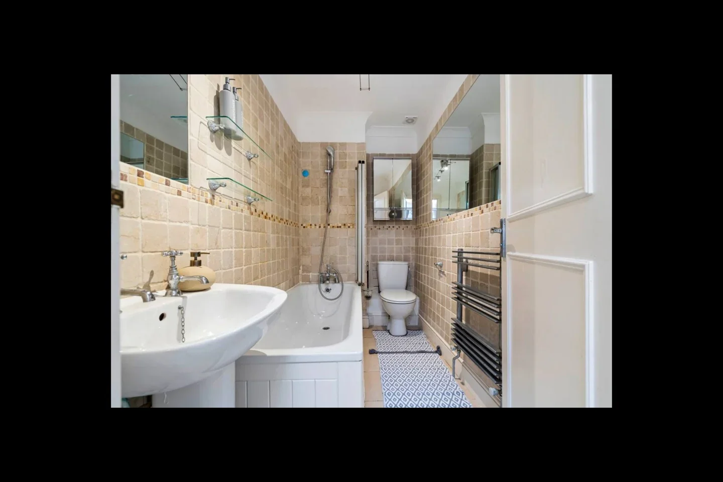 Flat Elgin Avenue in City of Westminster