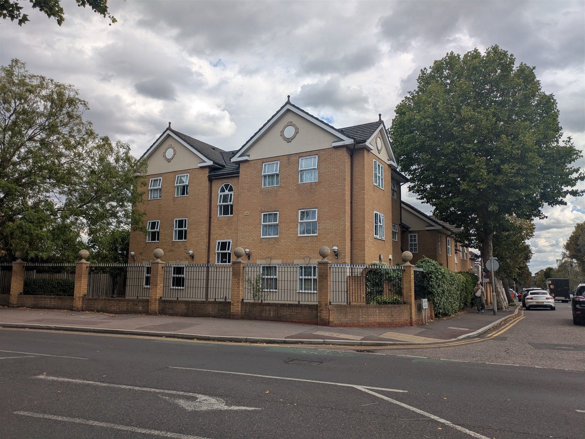 Flat Junction Road in Greater London