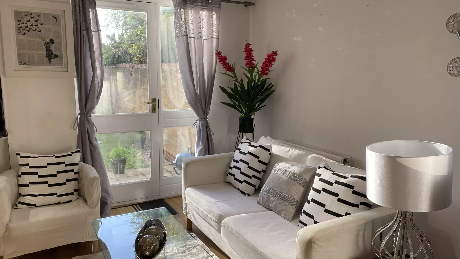 Flat Grimsby Grove in Greater London