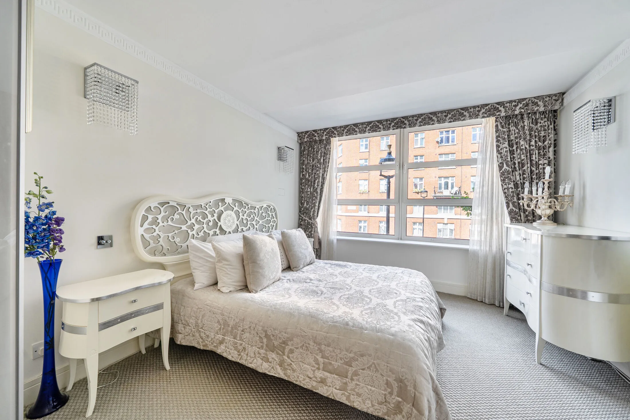 Flat Buckingham Palace Road in City of Westminster