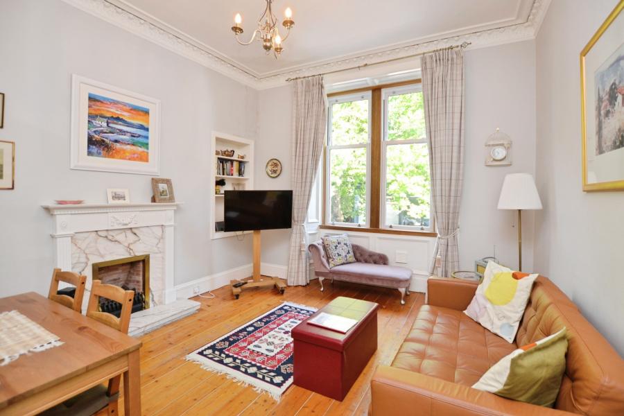Flat Comely Bank Road in City of Edinburgh