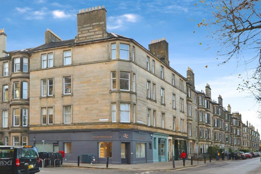 Flat Comely Bank Road in City of Edinburgh