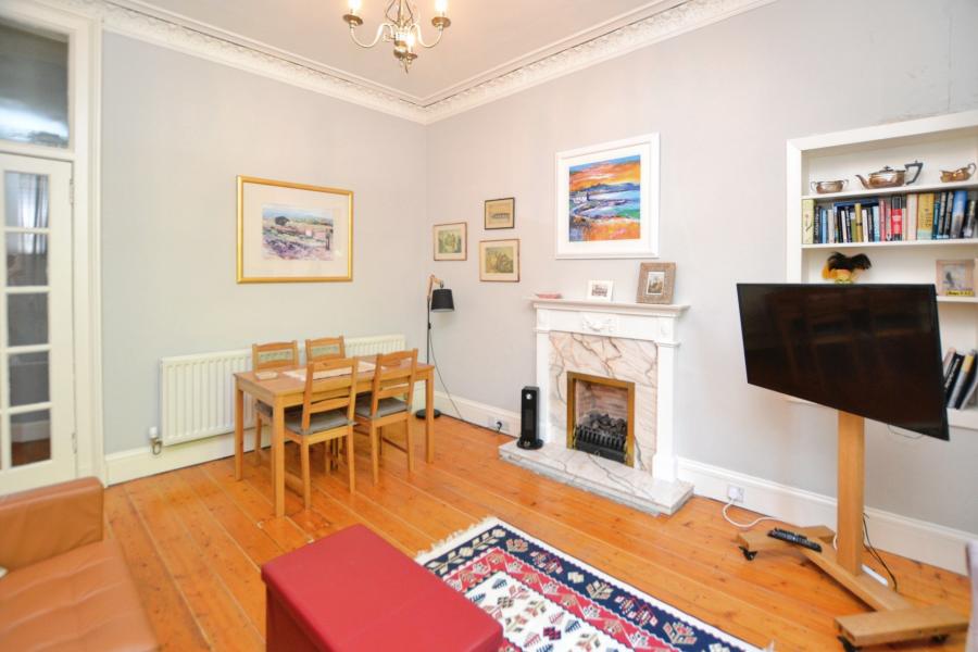 Flat Comely Bank Road in City of Edinburgh
