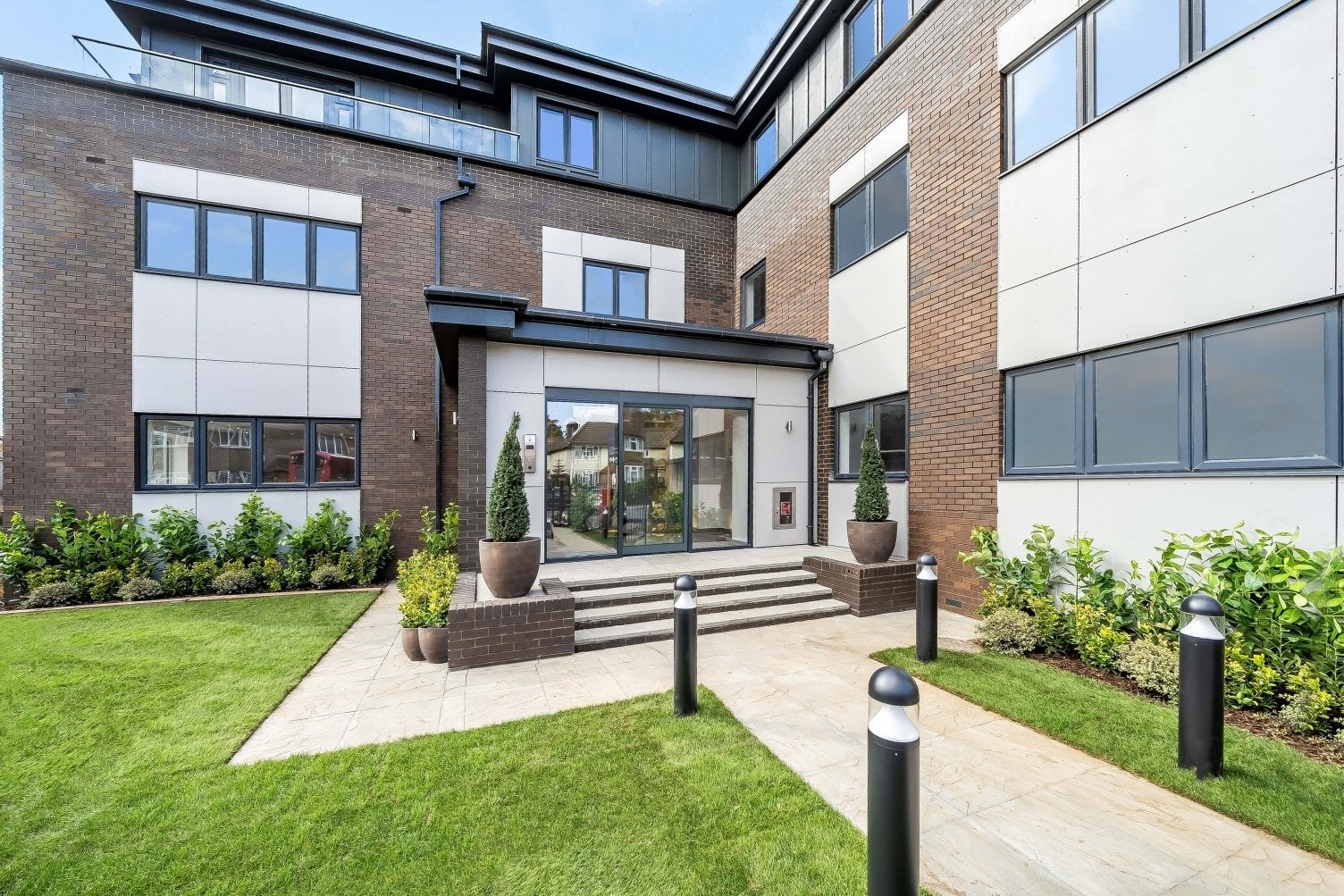 Flat Goddard Road in Greater London