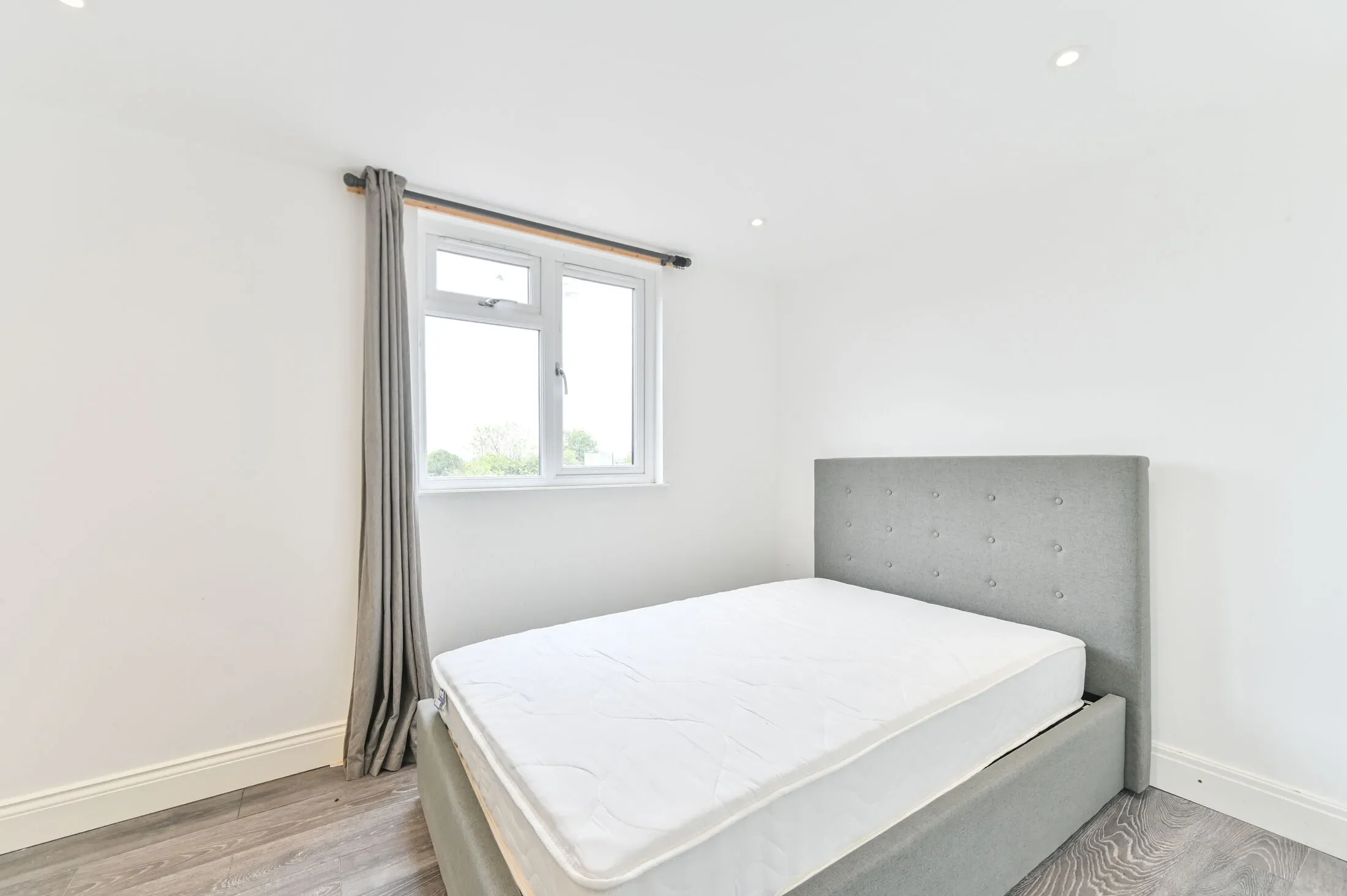 Flat Palermo Road in Greater London