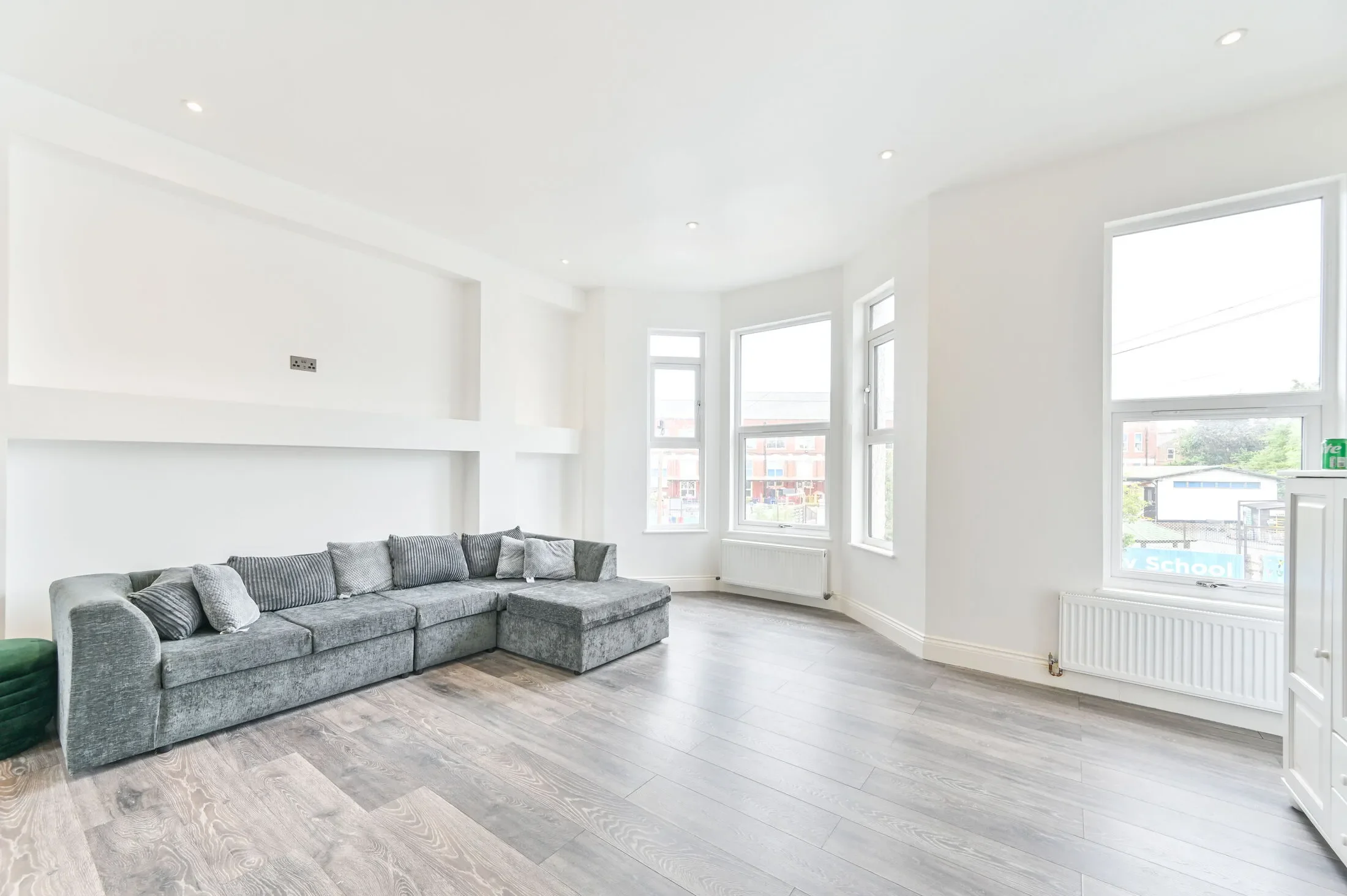 Flat Palermo Road in Greater London