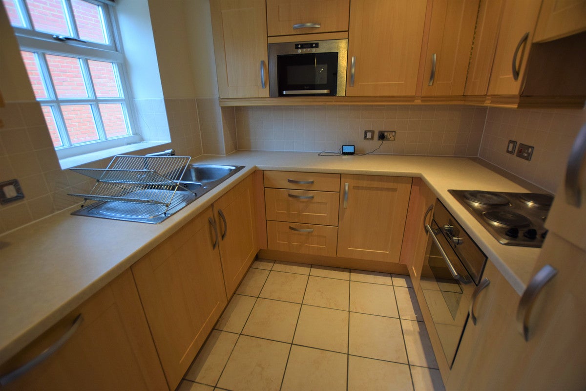 Flat Albany Gardens in Colchester