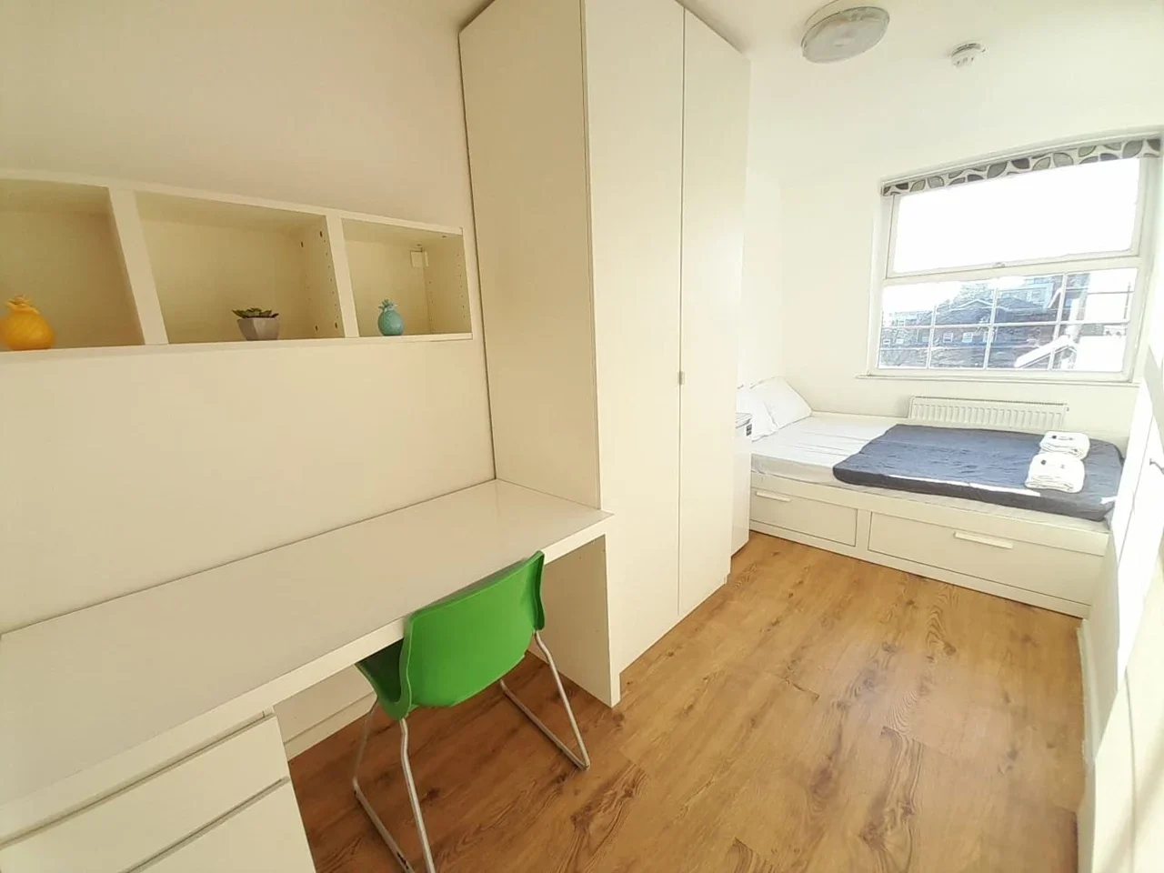 Room Crendon Street in High Wycombe