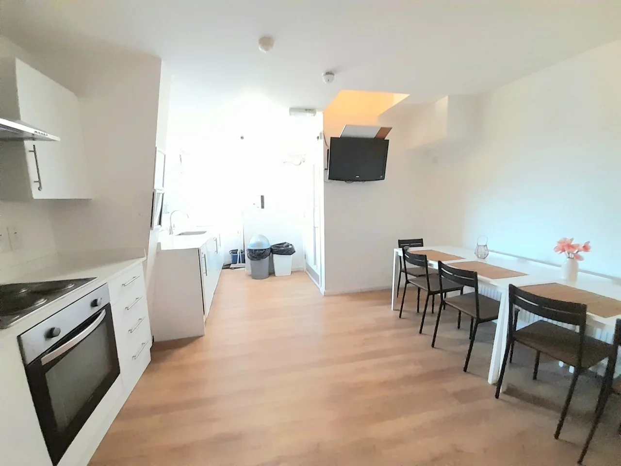 Room Crendon Street in High Wycombe