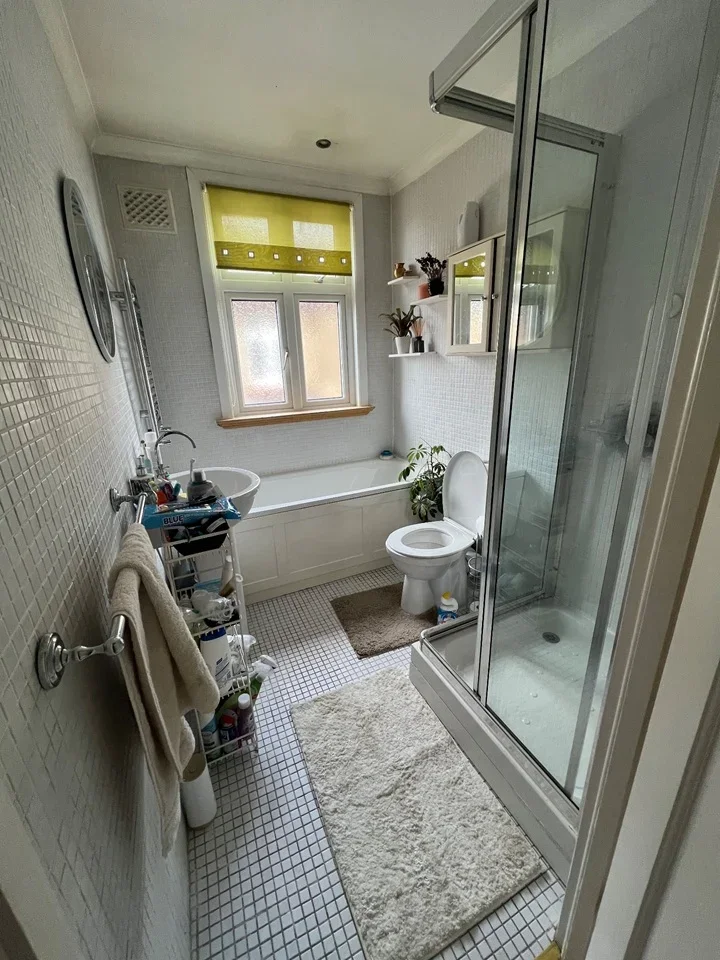 Room Harlington Road West in Greater London