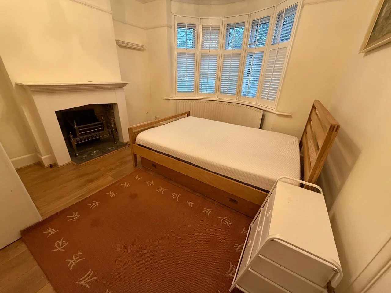 Room Harlington Road West in Greater London