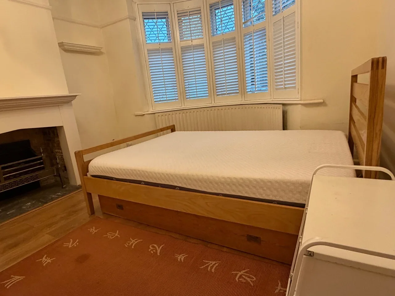 Room Harlington Road West in Greater London