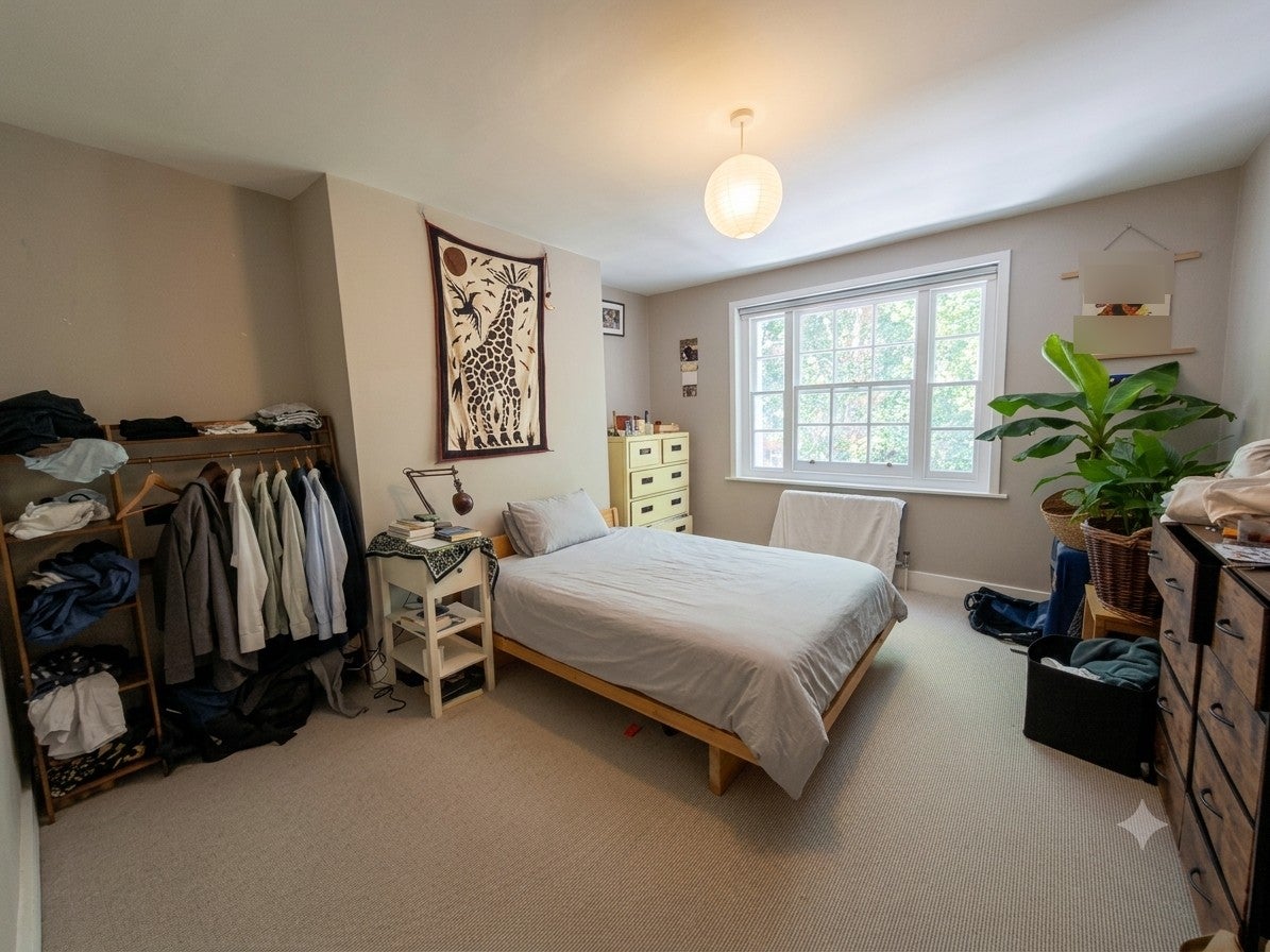 Flat Cable Street in Greater London