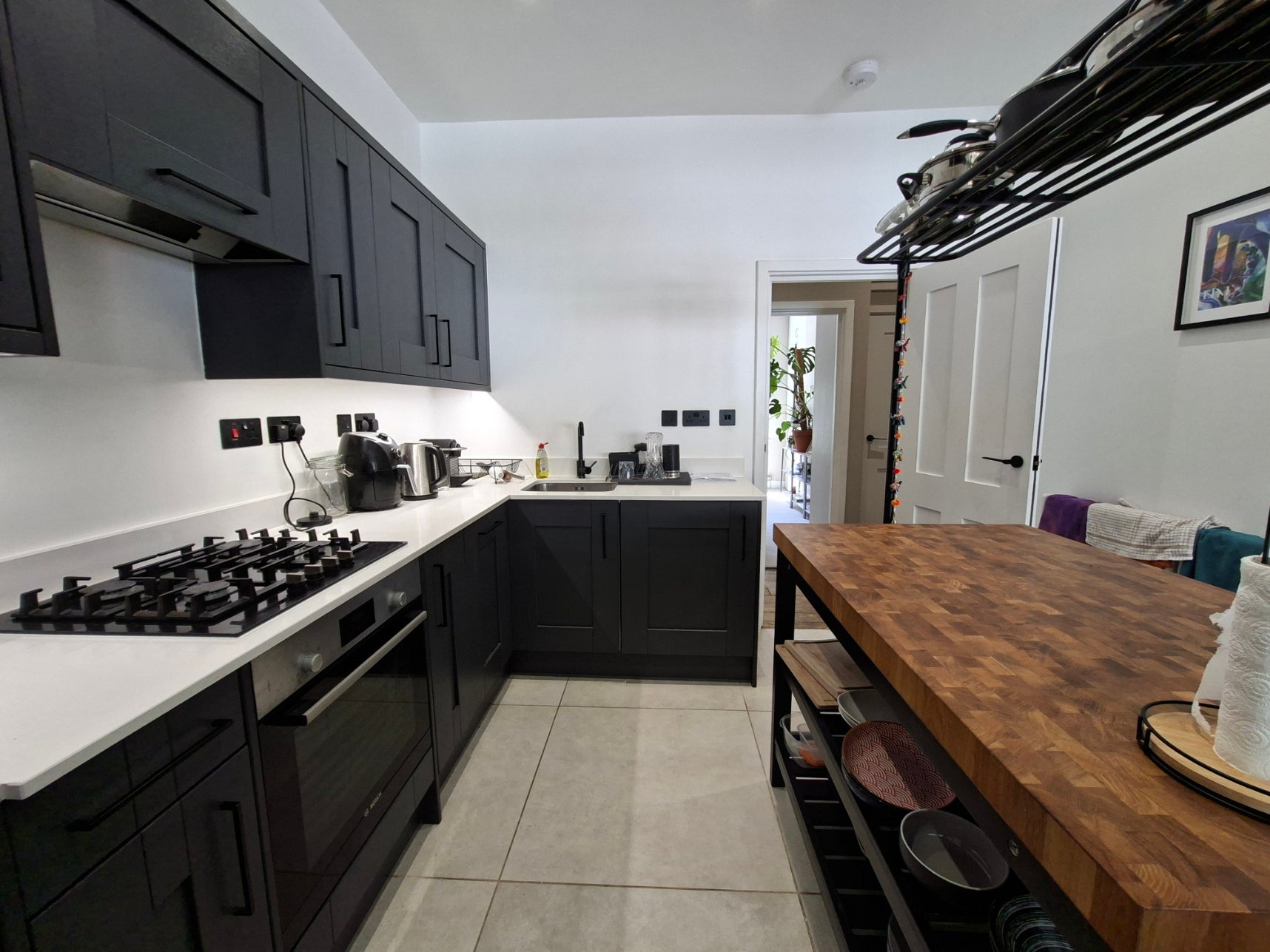 Flat Cable Street in Greater London