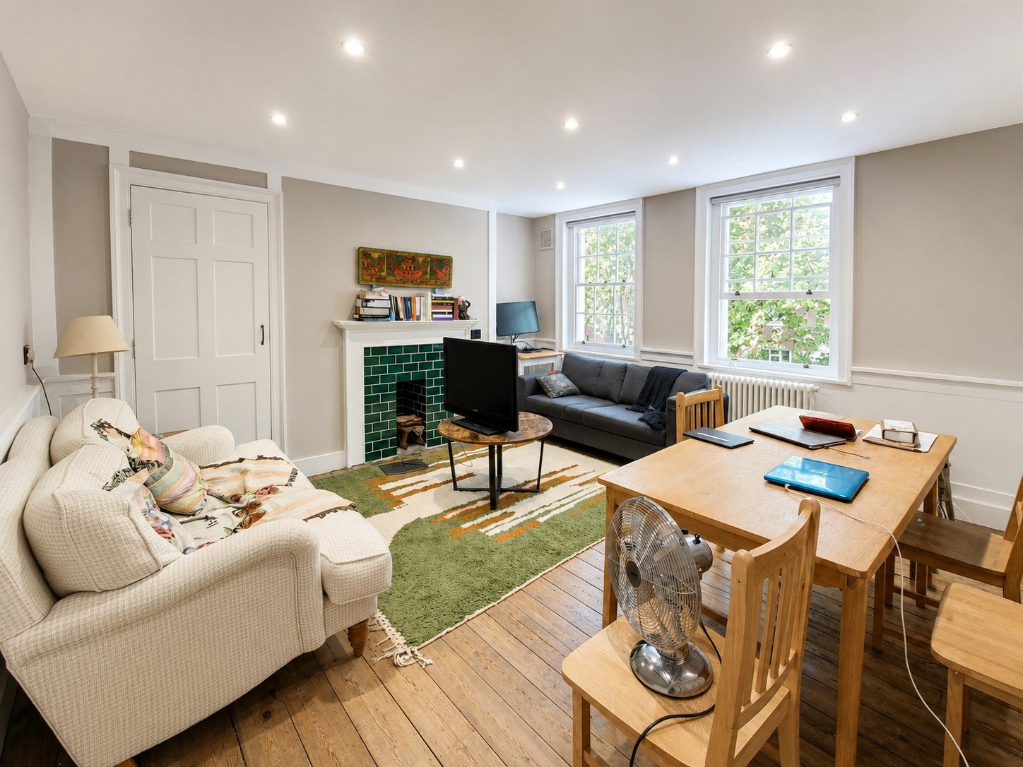 Flat Cable Street in Greater London