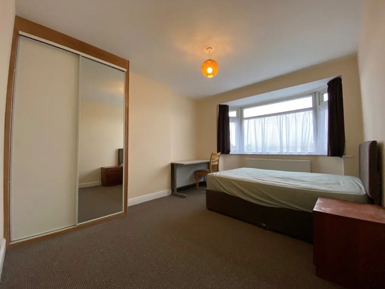 Room Lees Road in Greater London