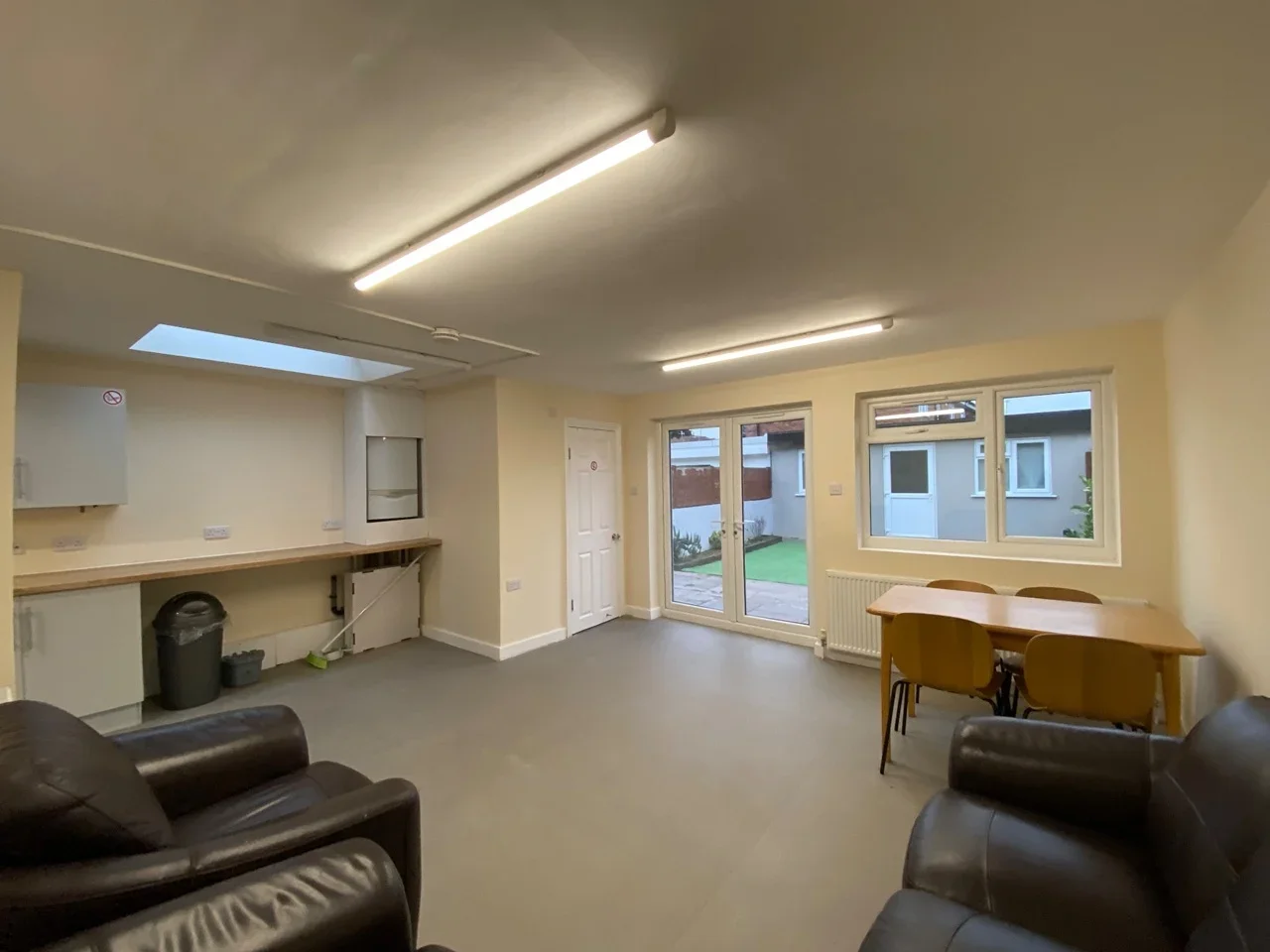 Room Lees Road in Greater London