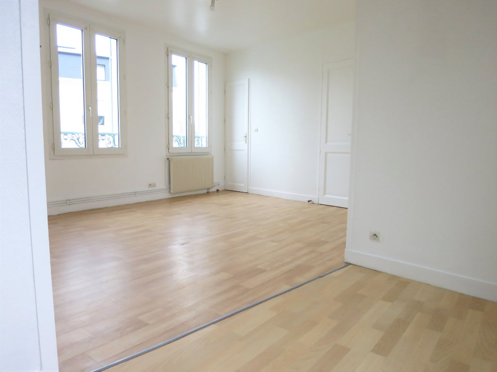 Flat Rue du Faubourg Saint-Léger in Évreux