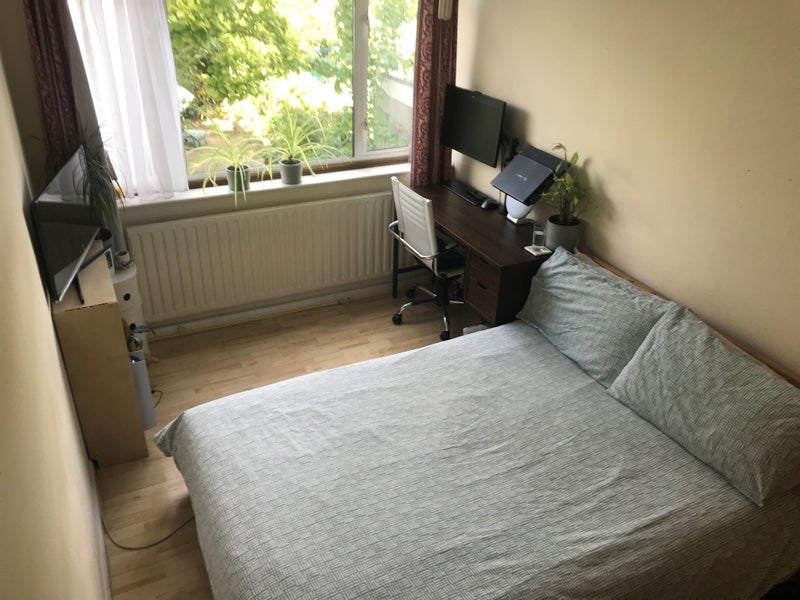 Room Kingswood Close in Greater London