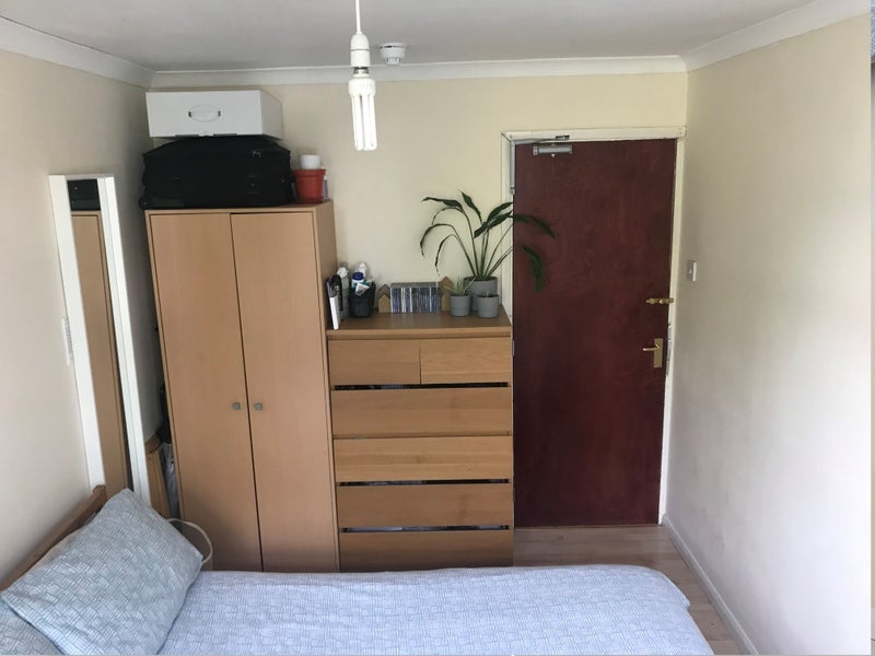Room Kingswood Close in Greater London