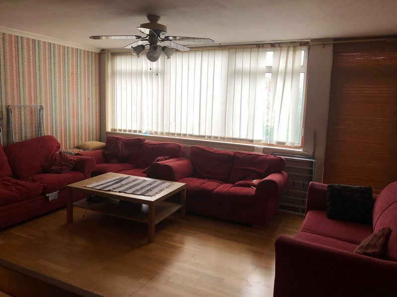 Room Kingswood Close in Greater London