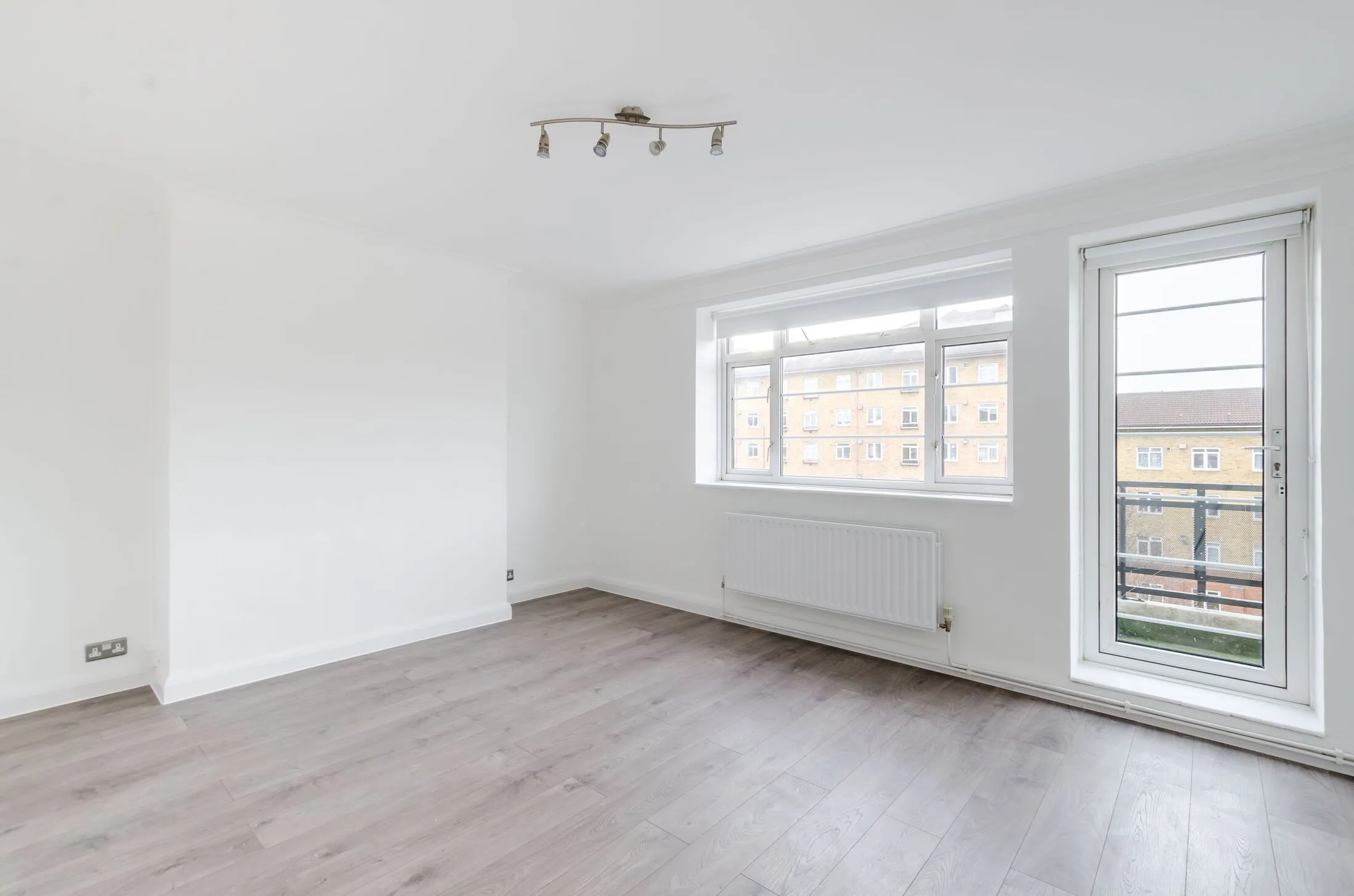Flat Hartington Road in Greater London