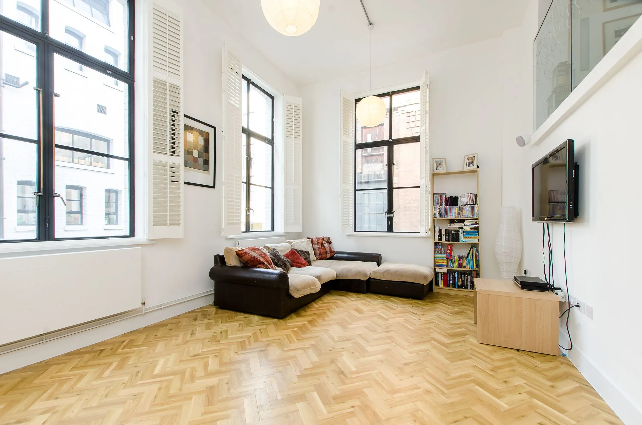 Flat Spa Road in Greater London