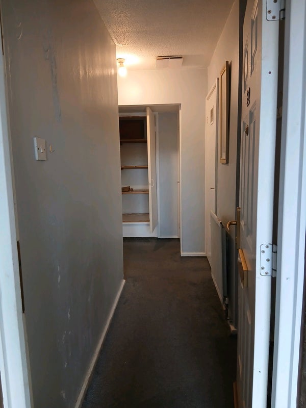 Flat Hendford Drive in Bradford