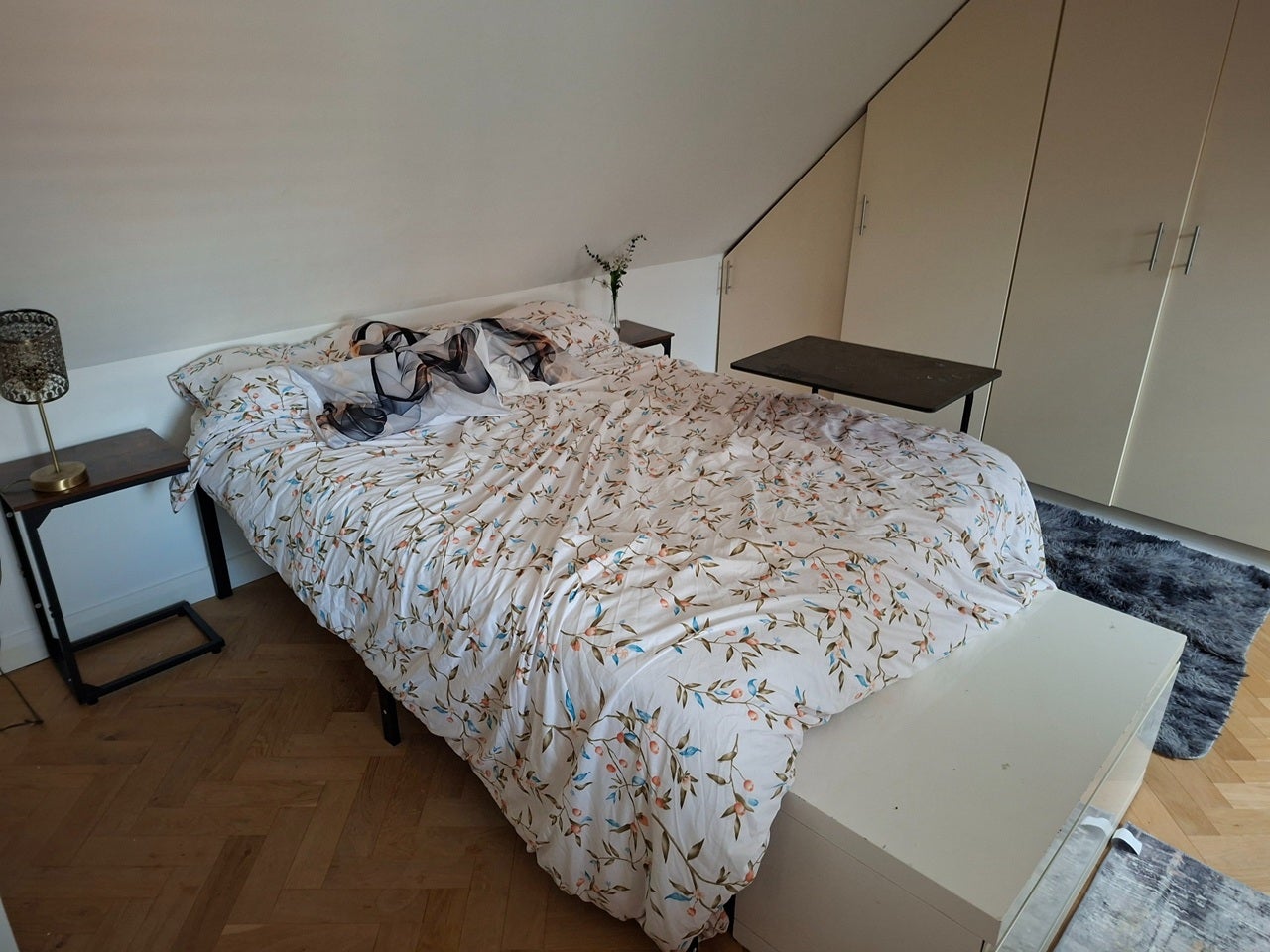 Room Bromley in Grays